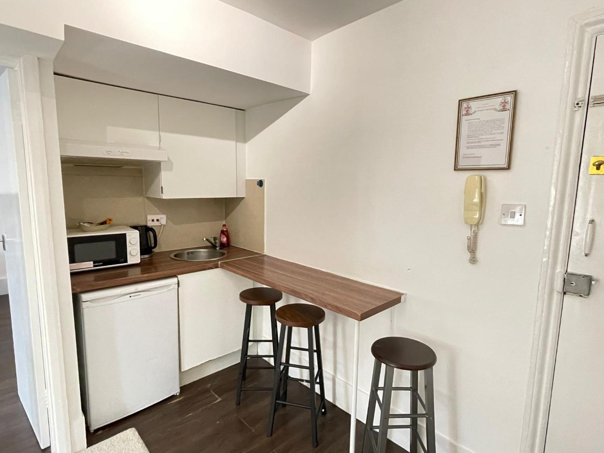 Captivating 1-Bed Apartment In London Eksteriør bilde